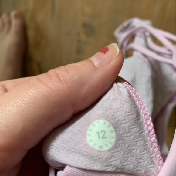 Lululemon bra in light pink. - Picture 4 of 4